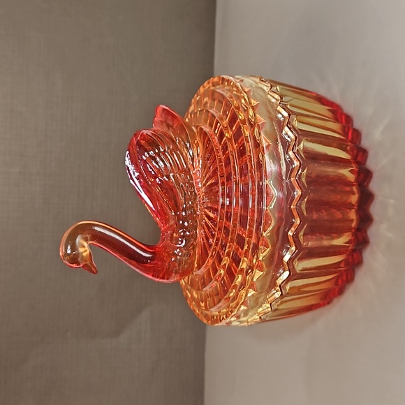 Vintage Jeannette Amberina Art Glass Swan Covered Powder Vanity Dish - Picture 2 of 7